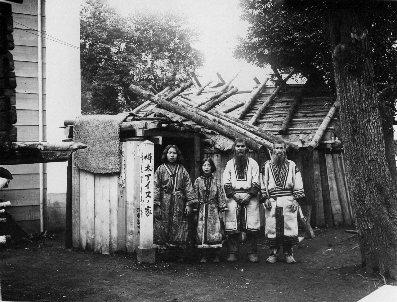 Karafuto_Ainu_House_1912_No1066